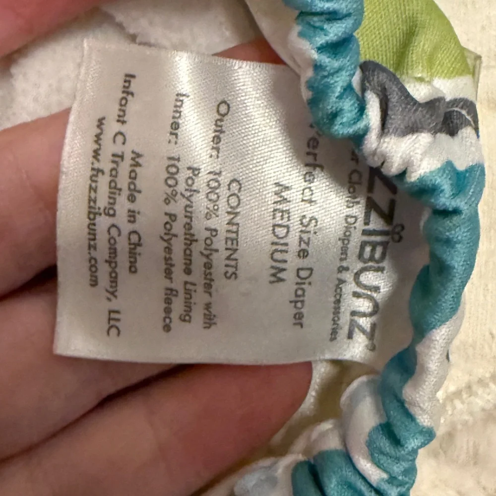 Fuzzibunz Cloth Diapers Set (2 diaper covers and two cotton/hemp inserts)